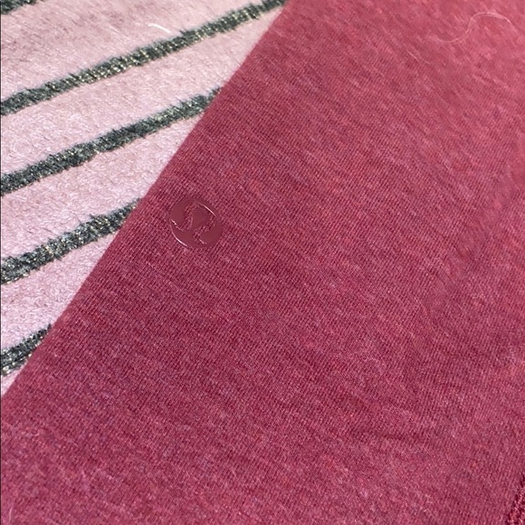 Lululemon Cranberry colored cropped leggings - Picture 4 of 4